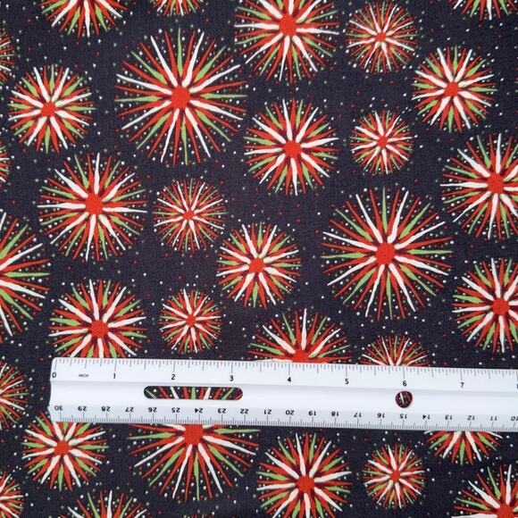 Red & Green Pom Poms | Renee Nanneman of Need'l Love | Andover Fabrics | 1/2 YD - Picture 4 of 8